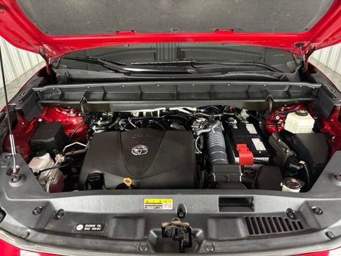 Used 2022 Toyota Highlander XLE FWD image 31