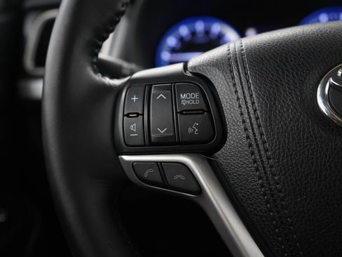 Used 2018 Toyota Highlander XLE AWD/4WD image 25