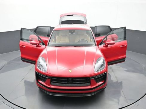 Certified 2023 Porsche Macan AWD/4WD image 31