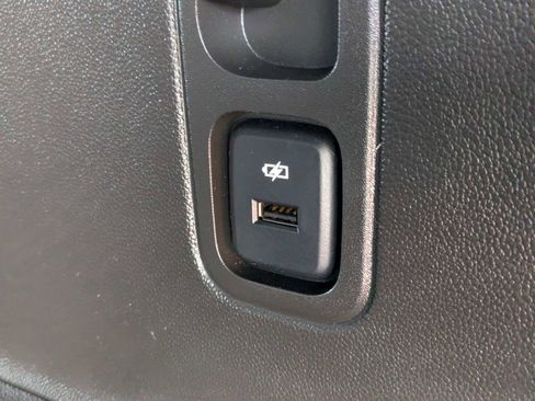 Used 2022 Chevrolet Traverse LS FWD image 15