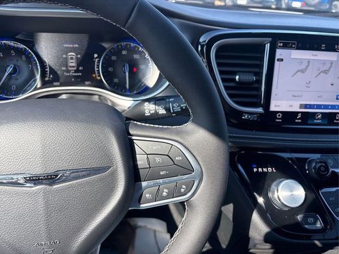 New 2026 Chrysler Pacifica Select image 21