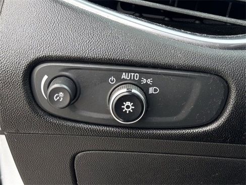 Used 2018 Chevrolet Malibu Premier image 24