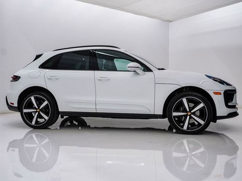 Certified 2026 Porsche Macan AWD/4WD image 9