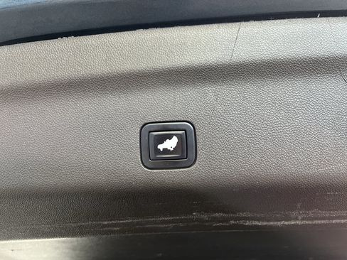 Used 2021 Chevrolet Tahoe Z71 AWD/4WD image 9