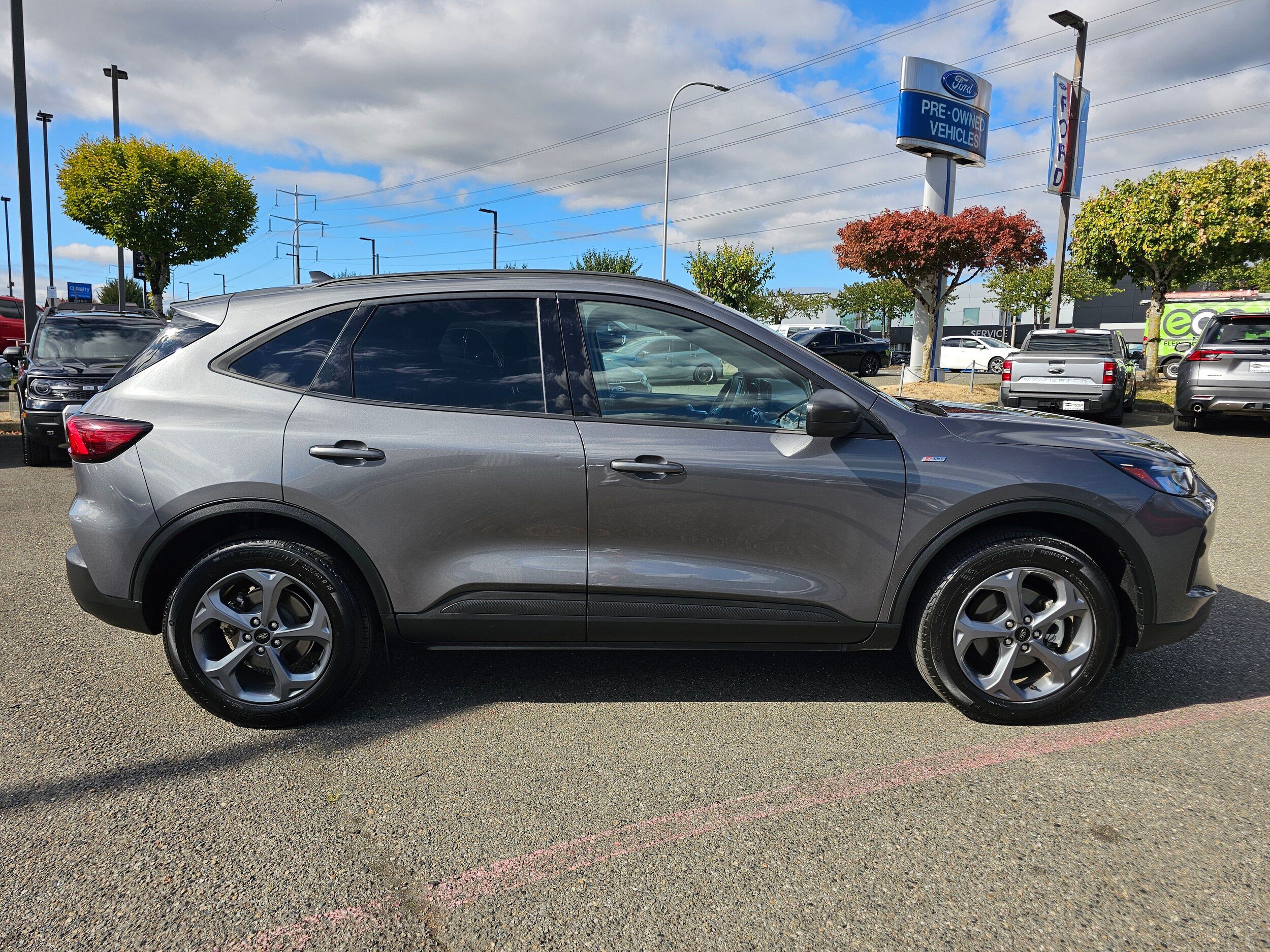 Used 2025 Ford Escape ST-Line AWD/4WD image 4