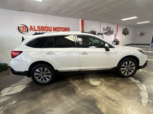 Used 2018 Subaru Outback 2.5i Touring AWD/4WD image 8
