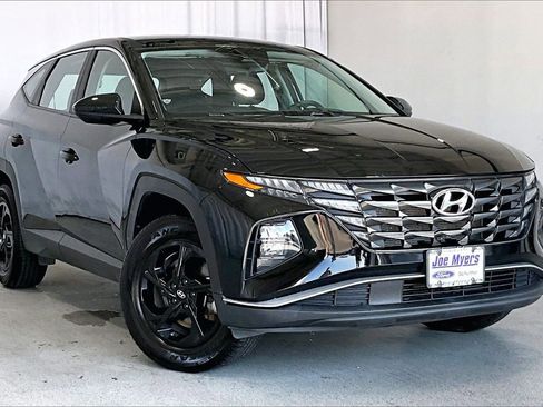 Used 2023 Hyundai Tucson SE image 1