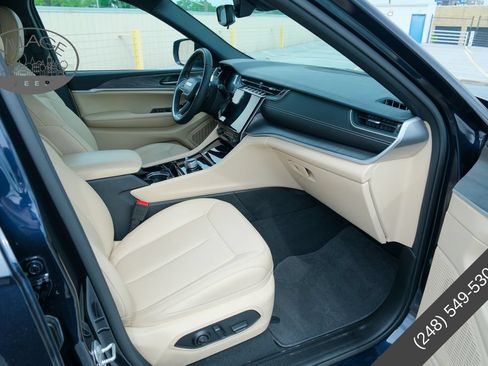 Used 2023 Jeep Grand Cherokee L Limited AWD/4WD image 11