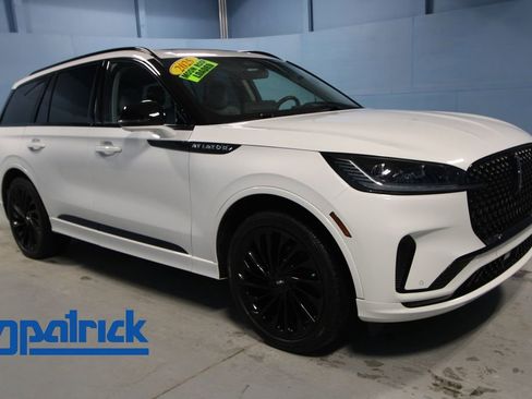 Used 2025 Lincoln Aviator Reserve w/ Equipment Group 201A image 1