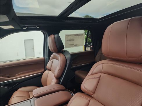 New 2026 Lincoln Navigator Reserve AWD/4WD image 14