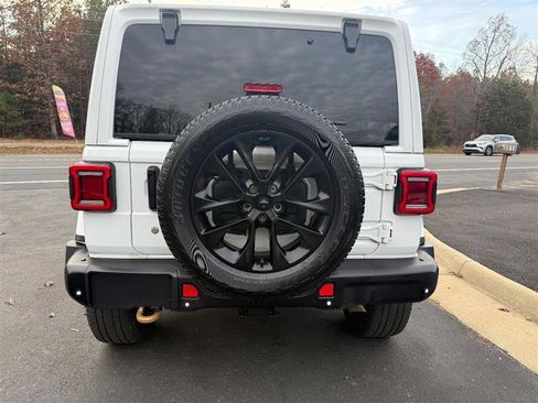 Used 2019 Jeep Wrangler Unlimited Sahara image 4