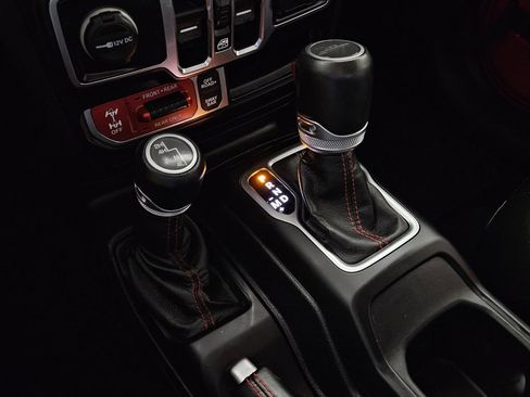 Used 2020 Jeep Gladiator Rubicon w/ LED Lighting Group AWD/4WD image 15