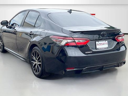 Used 2022 Toyota Camry SE w/ Cold Weather Package image 5