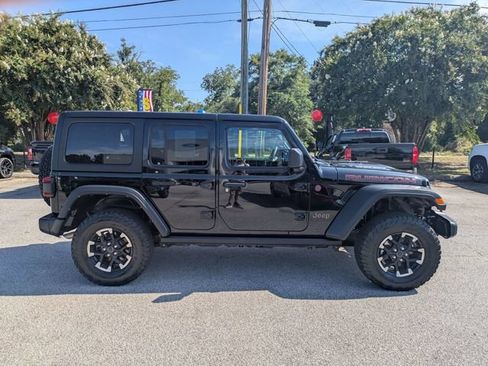 Used 2025 Jeep Wrangler Unlimited Rubicon AWD/4WD image 2