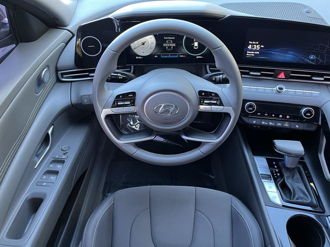 Used 2023 Hyundai Elantra SEL w/ Convenience Package FWD image 3