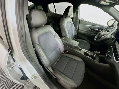 Used 2025 Buick Envista Preferred image 30