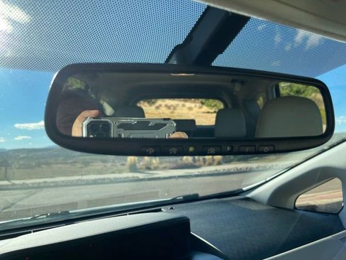 Used 2014 Toyota Prius V Five image 16