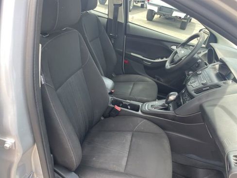 Used 2018 Ford Focus SE FWD image 40