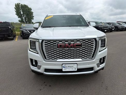 Used 2021 GMC Yukon Denali w/ Denali Premium Package AWD/4WD image 2