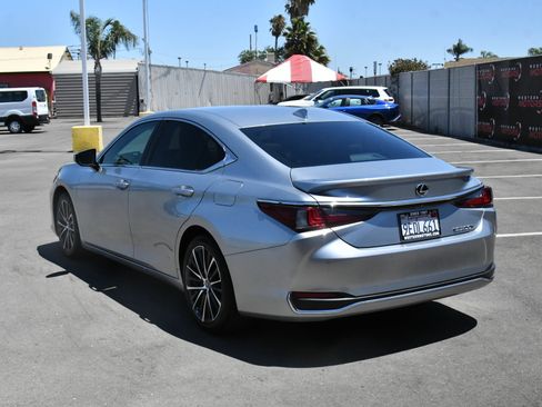 Used 2023 Lexus ES 300h w/ Premium Package FWD image 6