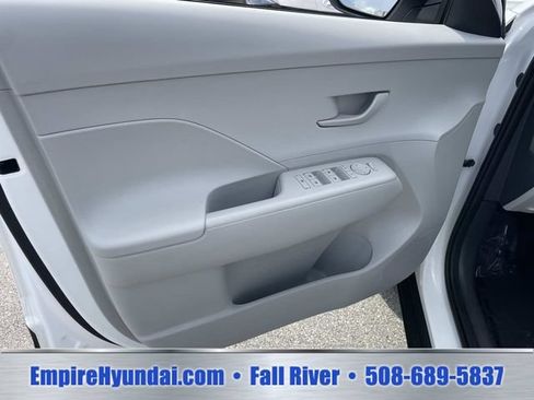 Used 2024 Hyundai Kona SEL AWD/4WD image 16