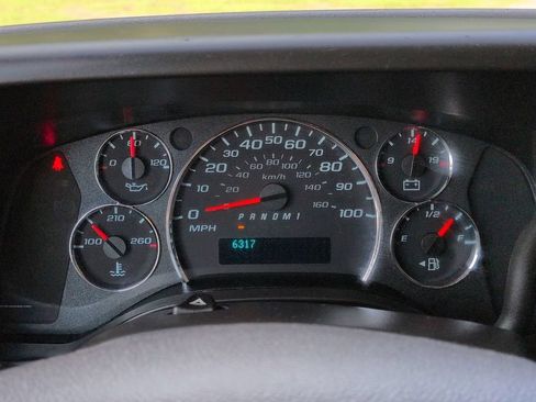 Used 2023 Chevrolet Express 2500 w/ Driver Convenience Package RWD image 26