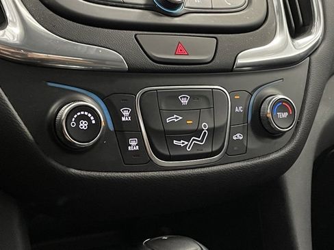 Used 2019 Chevrolet Equinox LT image 19