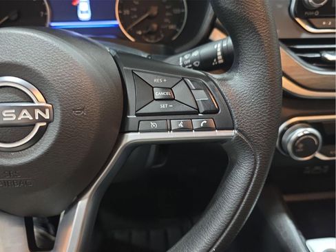Used 2025 Nissan Altima 2.5 SV FWD image 13
