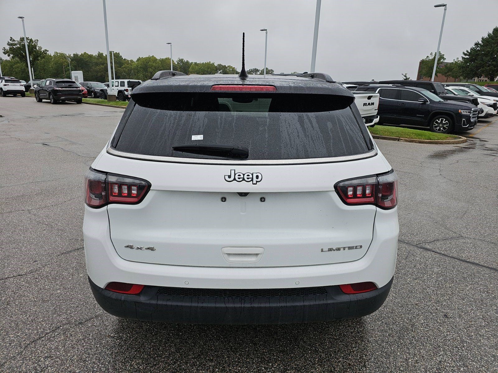Used 2025 Jeep Compass Limited AWD/4WD image 5