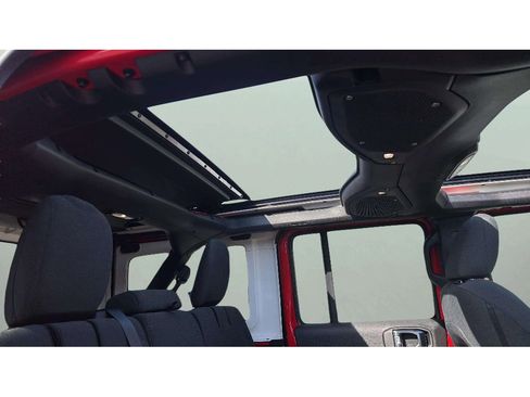 Used 2025 Jeep Wrangler Sahara w/ Safety Group image 13