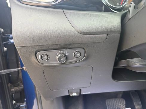 Used 2023 Buick Encore GX Essence FWD image 35