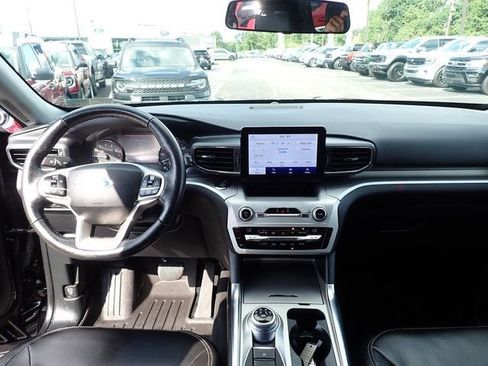 Used 2020 Ford Explorer XLT w/ Equipment Group 202A AWD/4WD image 22