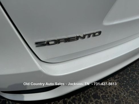 Used 2020 Kia Sorento LX image 9