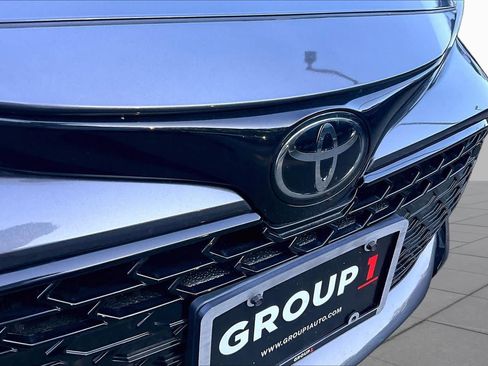 Used 2025 Toyota Corolla SE w/ SE Package FWD image 28