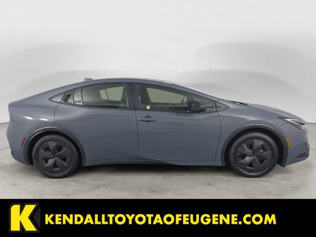 Used 2025 Toyota Prius LE FWD image 4