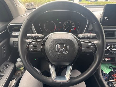 Used 2023 Honda Pilot Touring image 12