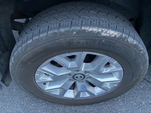 Used 2021 Nissan Titan SV w/ SV Convenience Package image 9