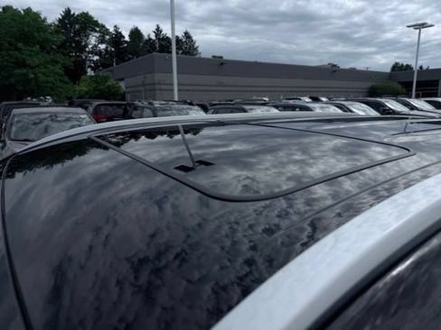 Used 2024 Toyota Highlander XLE AWD/4WD image 10