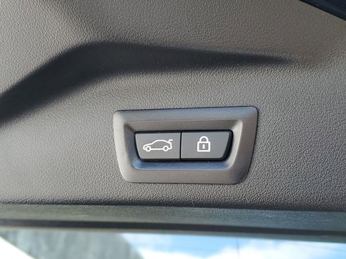 Used 2022 BMW X5 sDrive40i w/ M Sport Package image 11