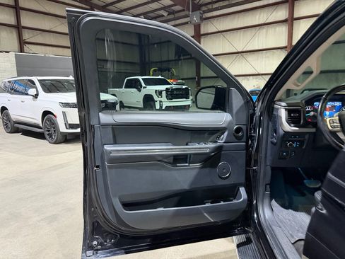 Used 2022 Ford Expedition XLT AWD/4WD image 11
