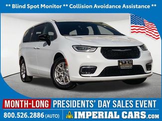 Used 2025 Chrysler Pacifica Select video 1