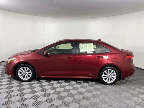 Used 2025 Toyota Corolla LE w/ LE Premium Package AWD/4WD image 5