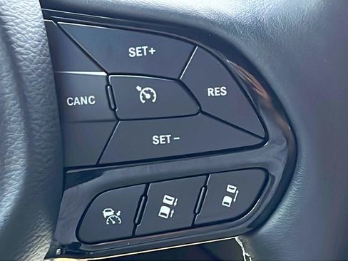 Used 2023 Chrysler 300 C RWD image 19