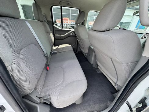 Used 2020 Nissan Frontier SV w/ Midnight Edition Floor Mats AWD/4WD image 6