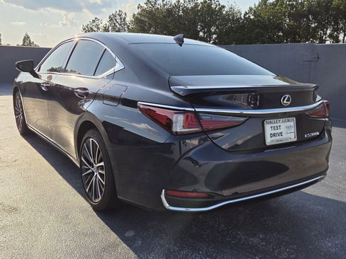 Used 2025 Lexus ES 300h w/ Premium Package FWD image 4