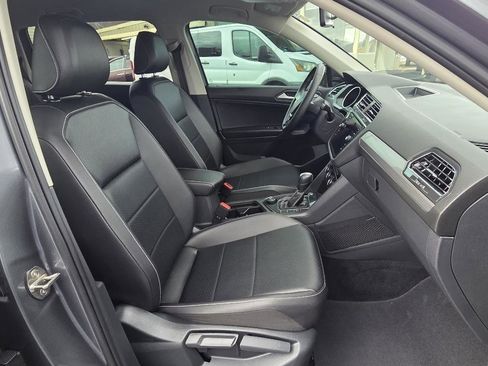Used 2021 Volkswagen Tiguan SE image 14