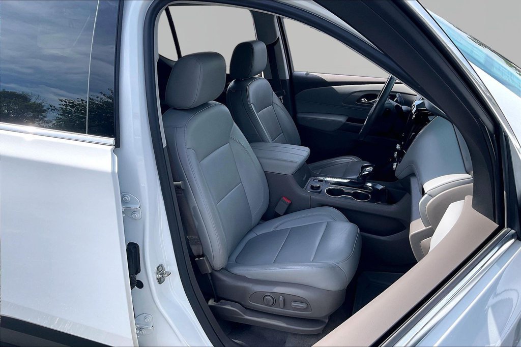 Used 2021 Chevrolet Traverse LT w/ LT Premium Package AWD/4WD image 32