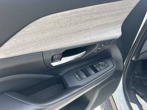 Used 2024 Toyota Grand Highlander FWD image 18