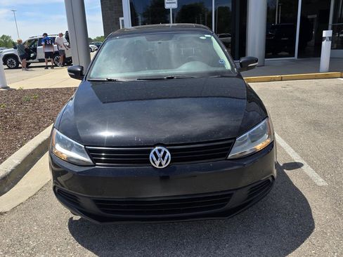 Used 2012 Volkswagen Jetta SE FWD image 2