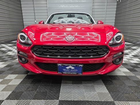 Used 2017 FIAT 124 Spider Lusso RWD image 3